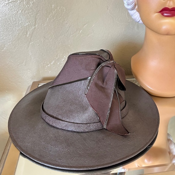 PRECIOUS 1940s' BROWN STRAW TILT FEDORA WITH BROWN VINYL EDGING - Picture 12 of 14